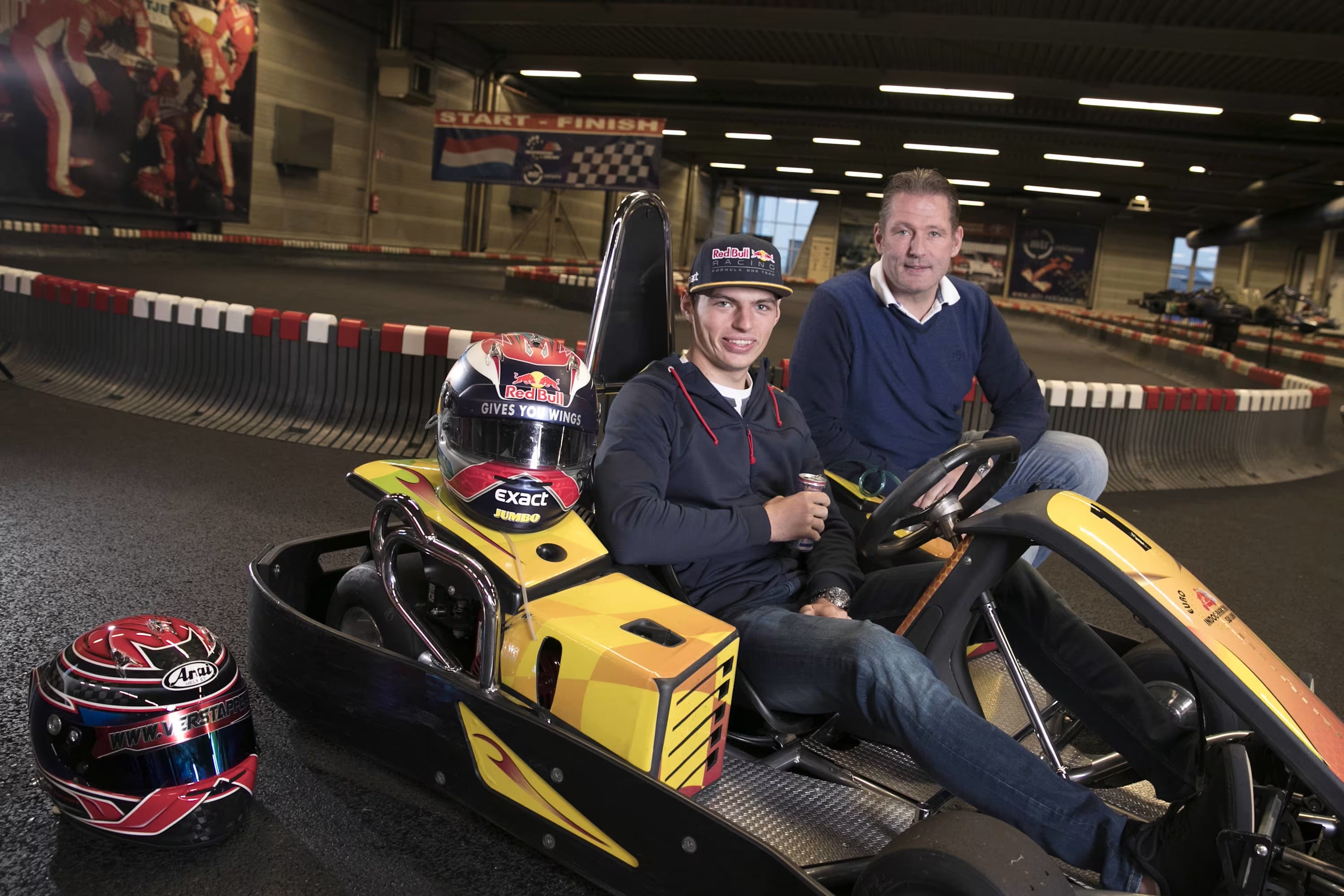 Max Verstappen 挑戰「Max vs 100」9 月登場!一人對決 100 名車手、重返卡丁車賽場全球直播!