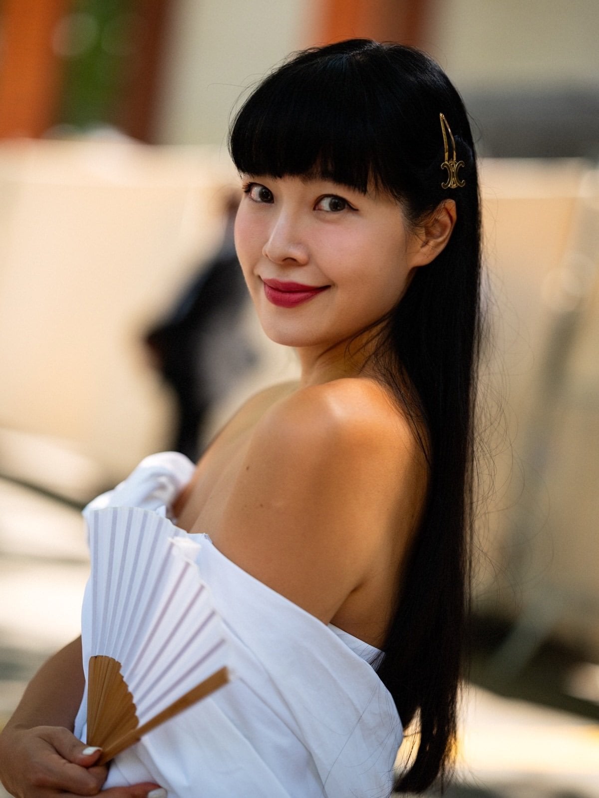 48歲孫芸芸激曬無敵長腿！24萬LV新歡包一出手 廖曉喬也喊讚