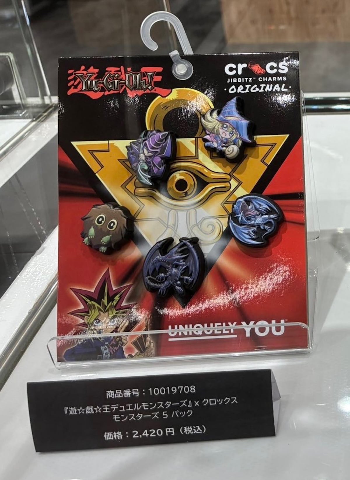 《遊戲王》攜手 Crocs 推出聯名鞋款!武藤遊戲、海馬瀨人、黑魔導、青眼白龍化身洞洞鞋帥翻!