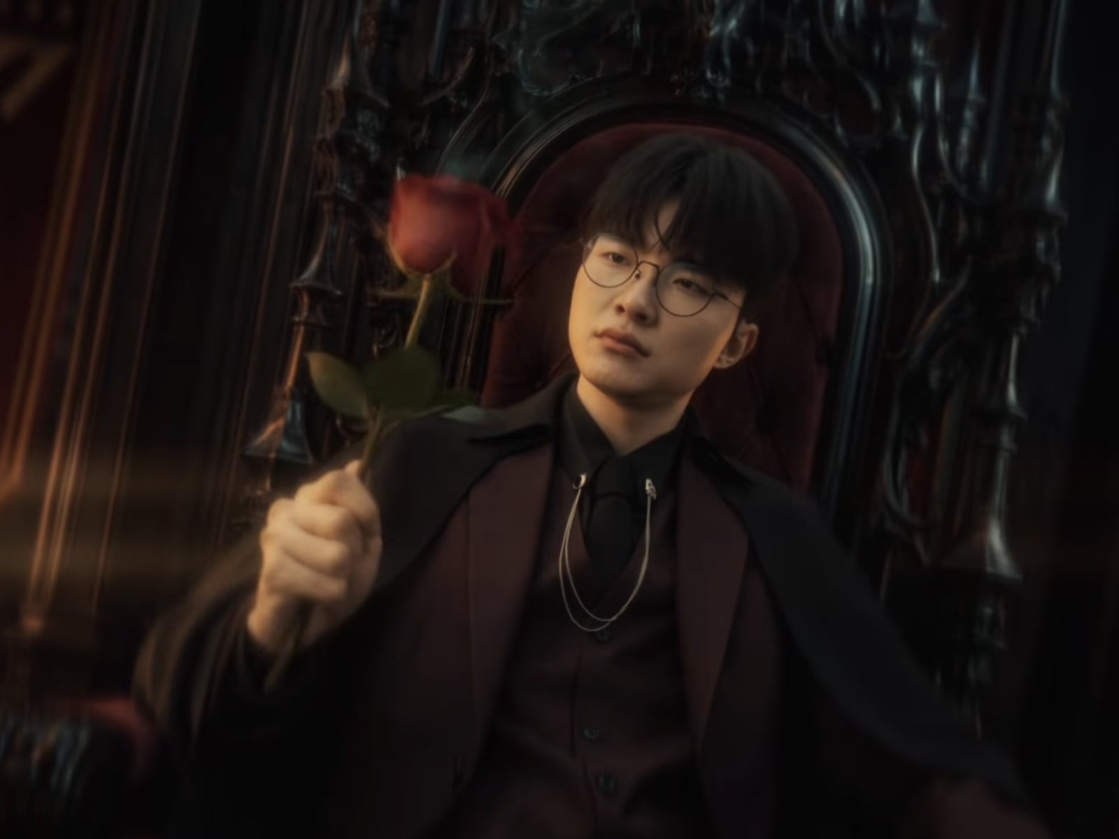 Faker 坐上王座迎戰史詩怪物！Samsung Odyssey 與 T1 全員化身戰士，6K 螢幕規格狂到爆！