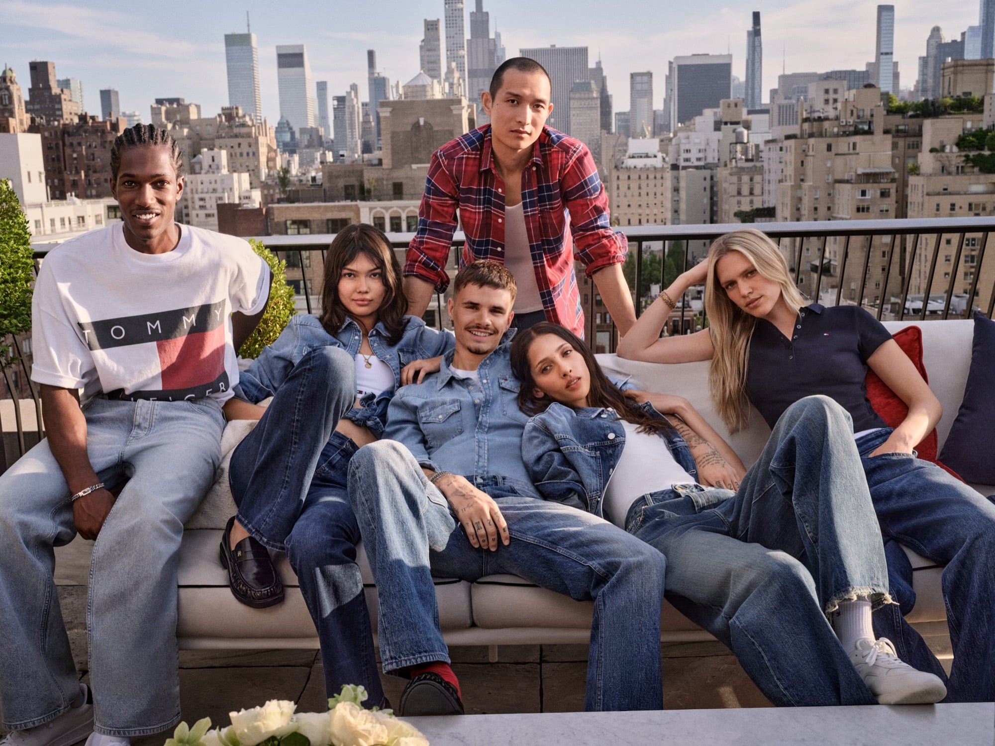 羅密歐·貝克漢領銜 TOMMY HILFIGER 2026 秋季廣告!紐約時尚教主齊聚 The Mark Hotel,丹寧穿搭狂讚「沒有正確穿法」⋯