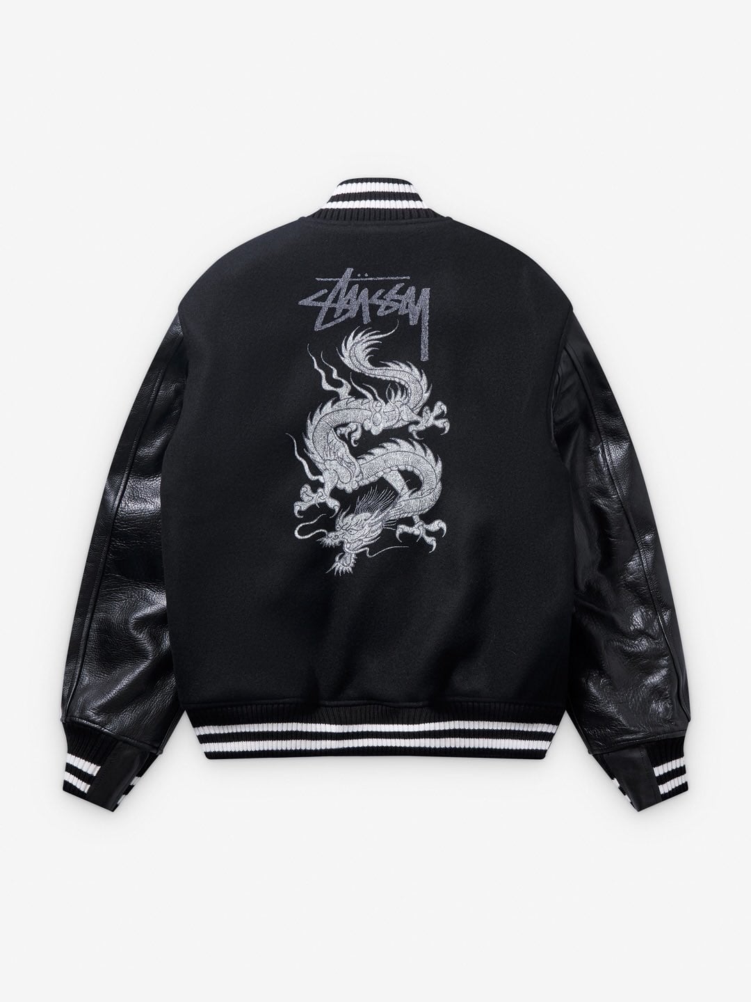 Stüssy x eYe JUNYA WATANABE MAN 2026 秋冬聯名即將發售!西裝、龍紋外套注入經典街頭圖騰