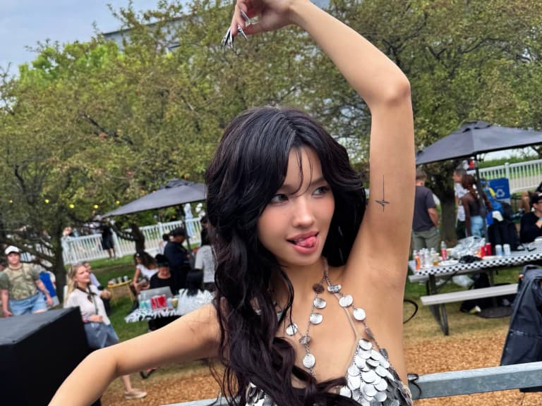 i-dle 田小娟音樂節尺度全開！掀上衣大跳熱舞惹議！