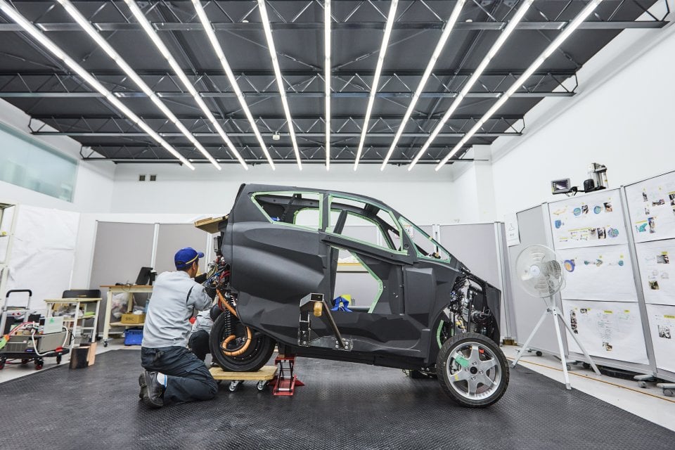 日本三輪小型電動車「Lean3」開放預訂!169萬8000日圓起、免車檢普通執照就能開