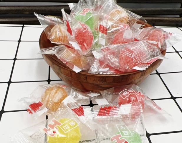 古早味零食哪裡買?牙膏巧克力、嗶嗶糖⋯10 款童年回憶一次看!
