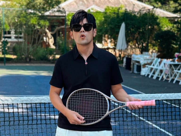周杰倫宣布不去室內打網球！被粉絲求簽名拍照無奈喊：「別等我了！」