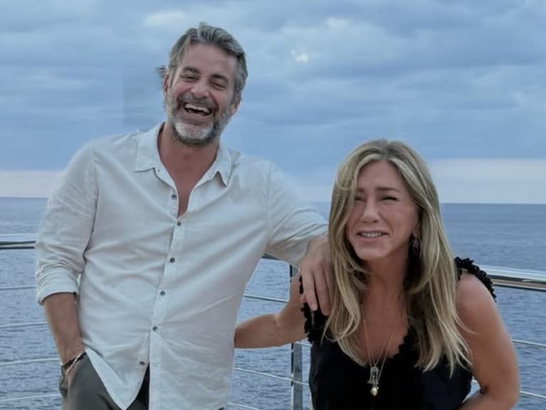 珍妮佛安妮斯頓 Jennifer Aniston 戀情曝光新進度！男友罕見透露：「交往 1 年半仍處於蜜月期！」