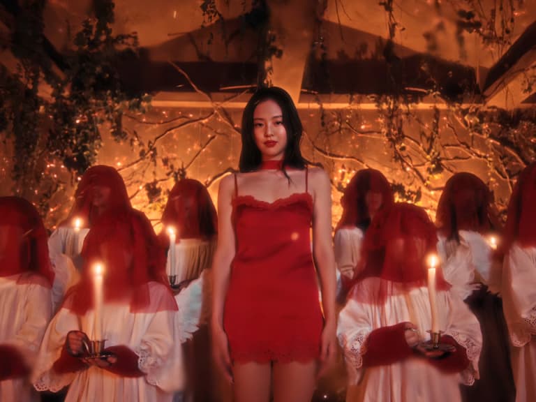 BLACKPINK Jennie 新歌 MV 化身墮落天使、參加紅色神秘儀式！網友直言：「令人不適！」