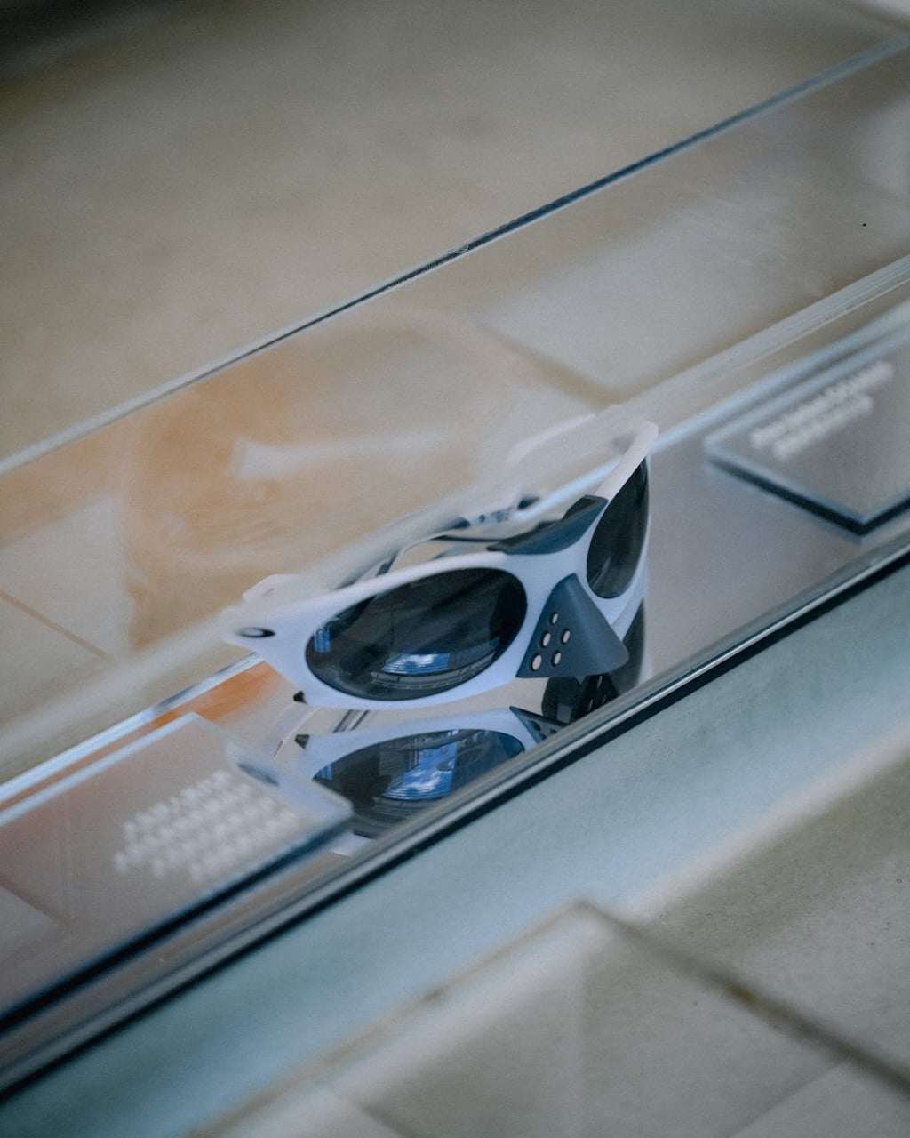 Oakley × CAFE!N 跨界聯名太狂了!咖啡廳變身運動美學展場,27SS日本線首度曝光!