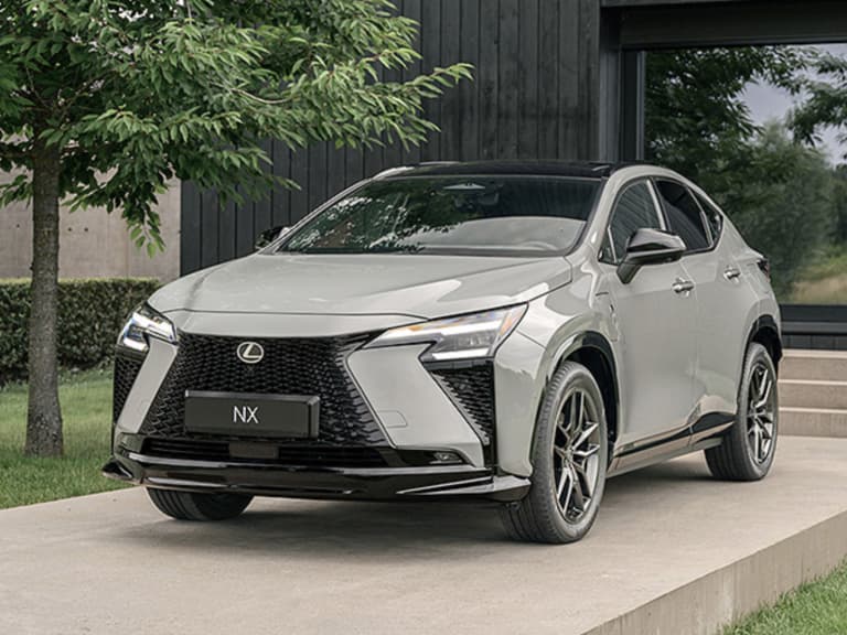 Lexus NX 小改款全球亮相！電池容量暴增 30%，純電續航突破 100 公里！