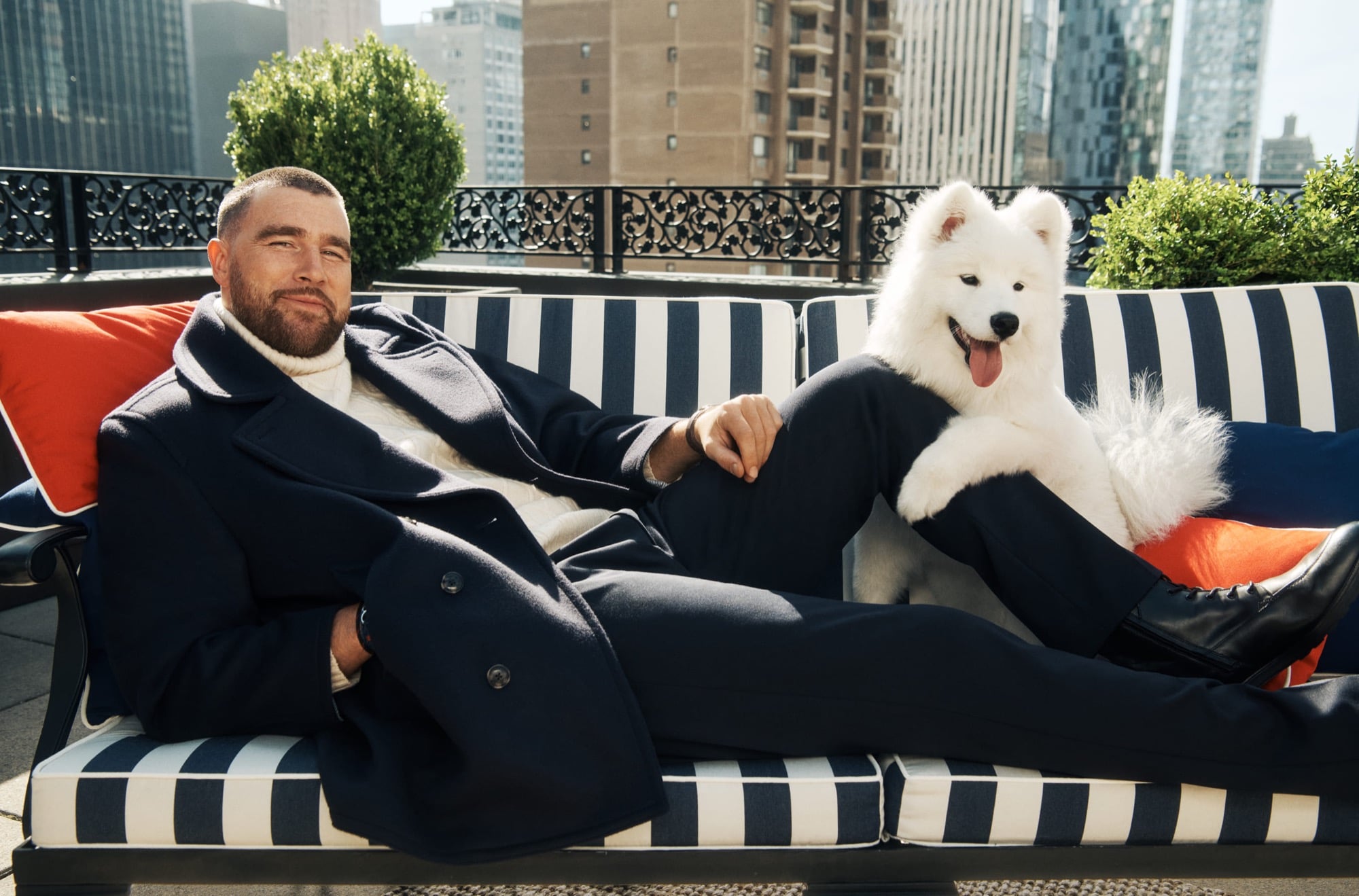 Travis Kelce × Tommy Hilfiger 2026 秋季廣告狂炸!紐約廣場飯店集結 Gigi Hadid、JISOO⋯大咖陣容曝光!