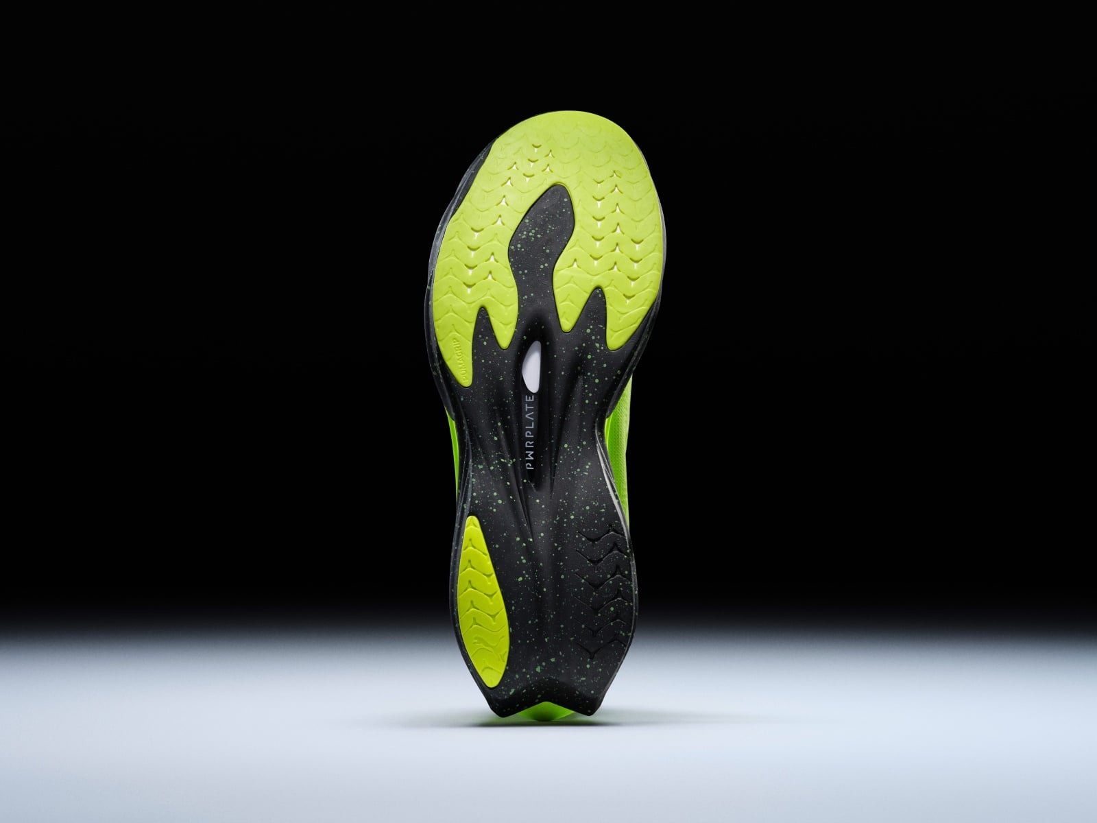 PUMA 兩款競速跑鞋發表迎戰 2026 年末馬拉松賽季!DEVIATE NITRO™ELITE 4、FAST-R NITRO™ ELITE 3⋯一次看!
