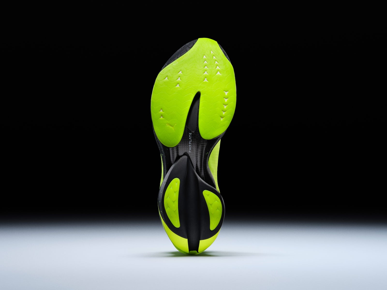 PUMA 兩款競速跑鞋發表迎戰 2026 年末馬拉松賽季!DEVIATE NITRO™ELITE 4、FAST-R NITRO™ ELITE 3⋯一次看!
