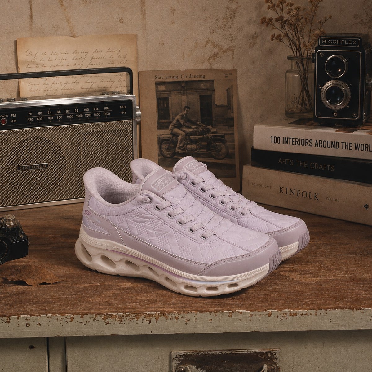 SKECHERS × 舒華限定應援打卡棒來了!買鞋送周邊,數量有限快搶⋯9 月 1 日開搶!