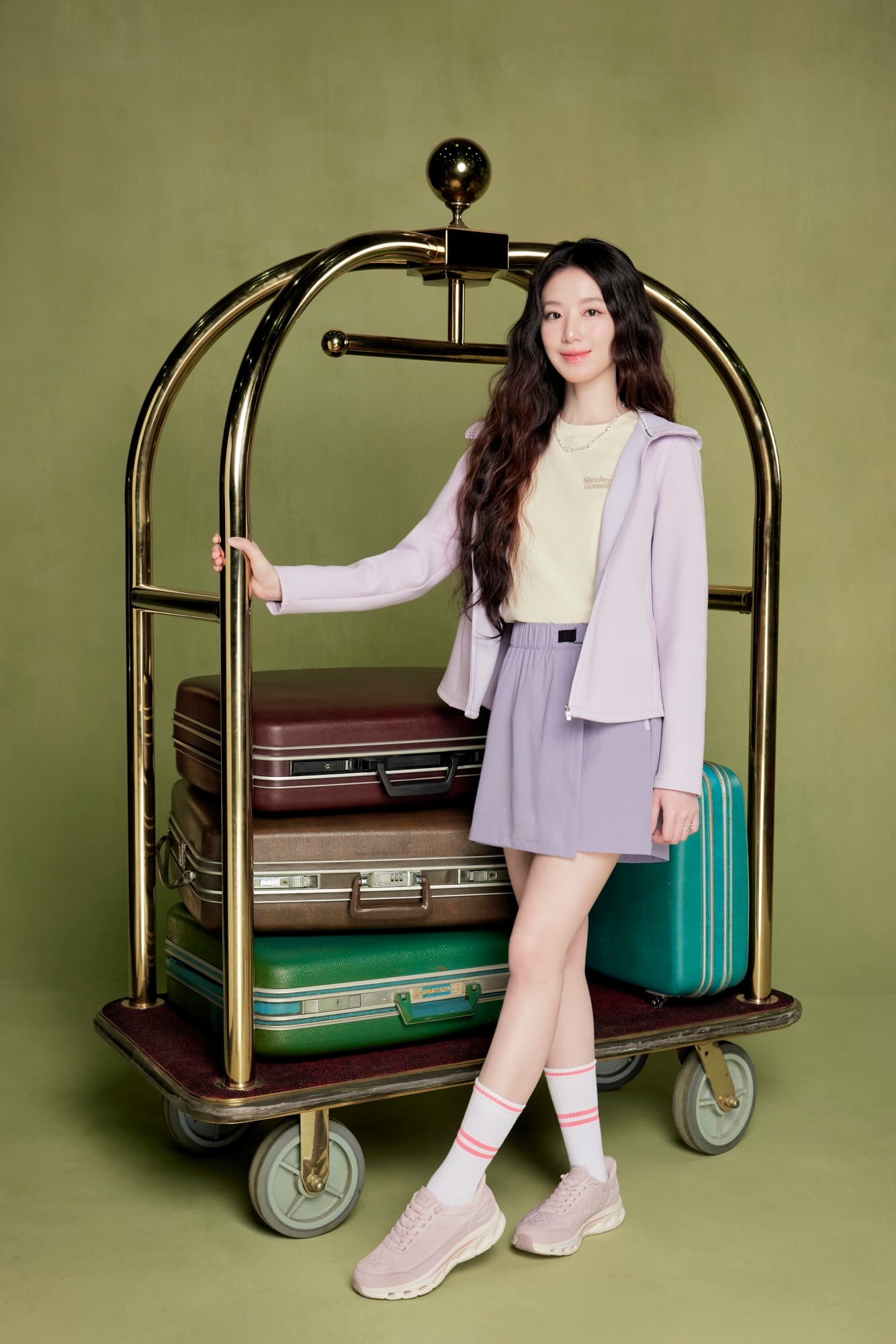 SKECHERS × 舒華限定應援打卡棒來了！買鞋送周邊，數量有限快搶⋯9 月 1 日開搶！