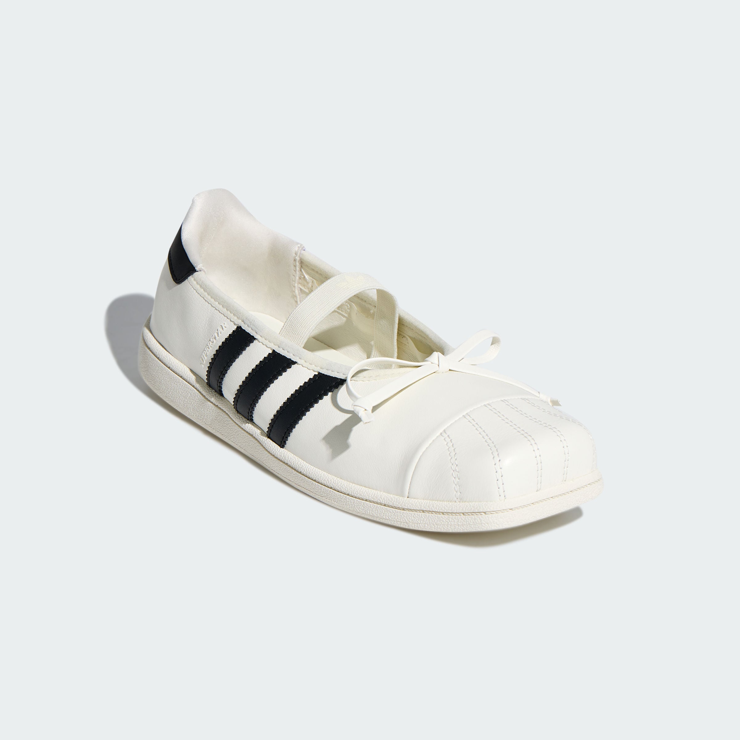 2026 年 9 月球鞋推薦:JENNIE x adidas 芭蕾鞋必搶!航海王 x Nike、Cecilie Bahnsen x ASICS 多款聯名不容錯過(不斷更新)