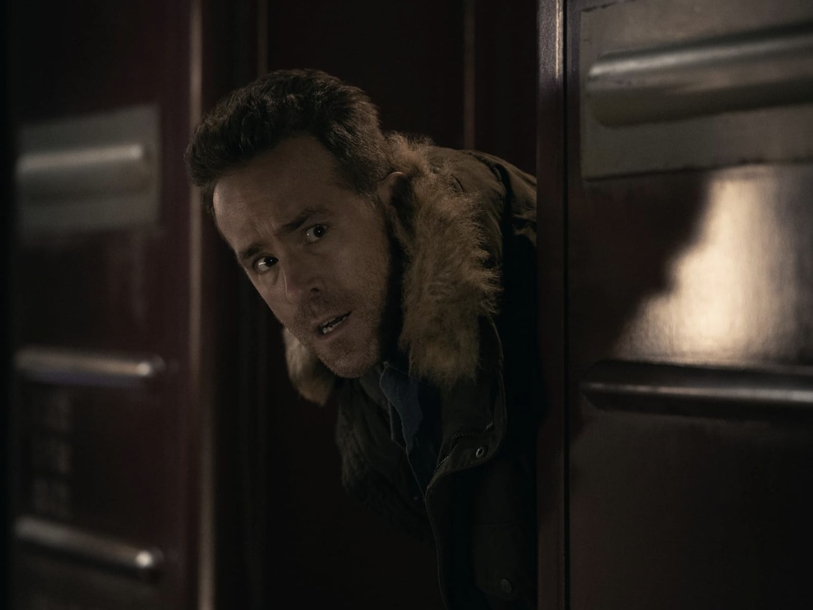 萊恩雷諾斯 Ryan Reynolds《礙的迫降》Apple TV+ 上線！聯手肯尼斯布萊納上演冷戰逃亡喜劇！