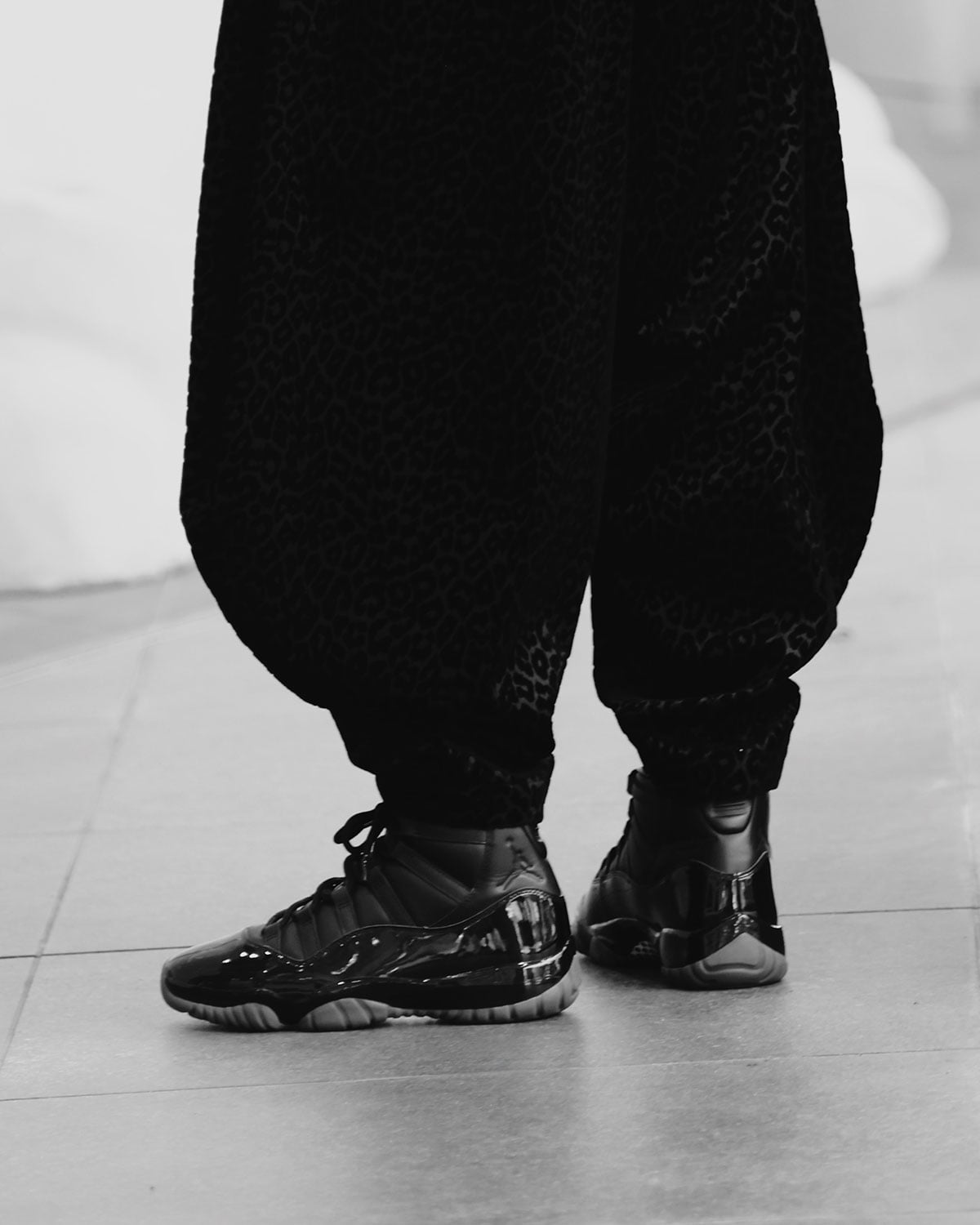 CDG × Air Jordan 11 終於要發售!黑白雙色、漆皮鞋身與販售資訊一次看