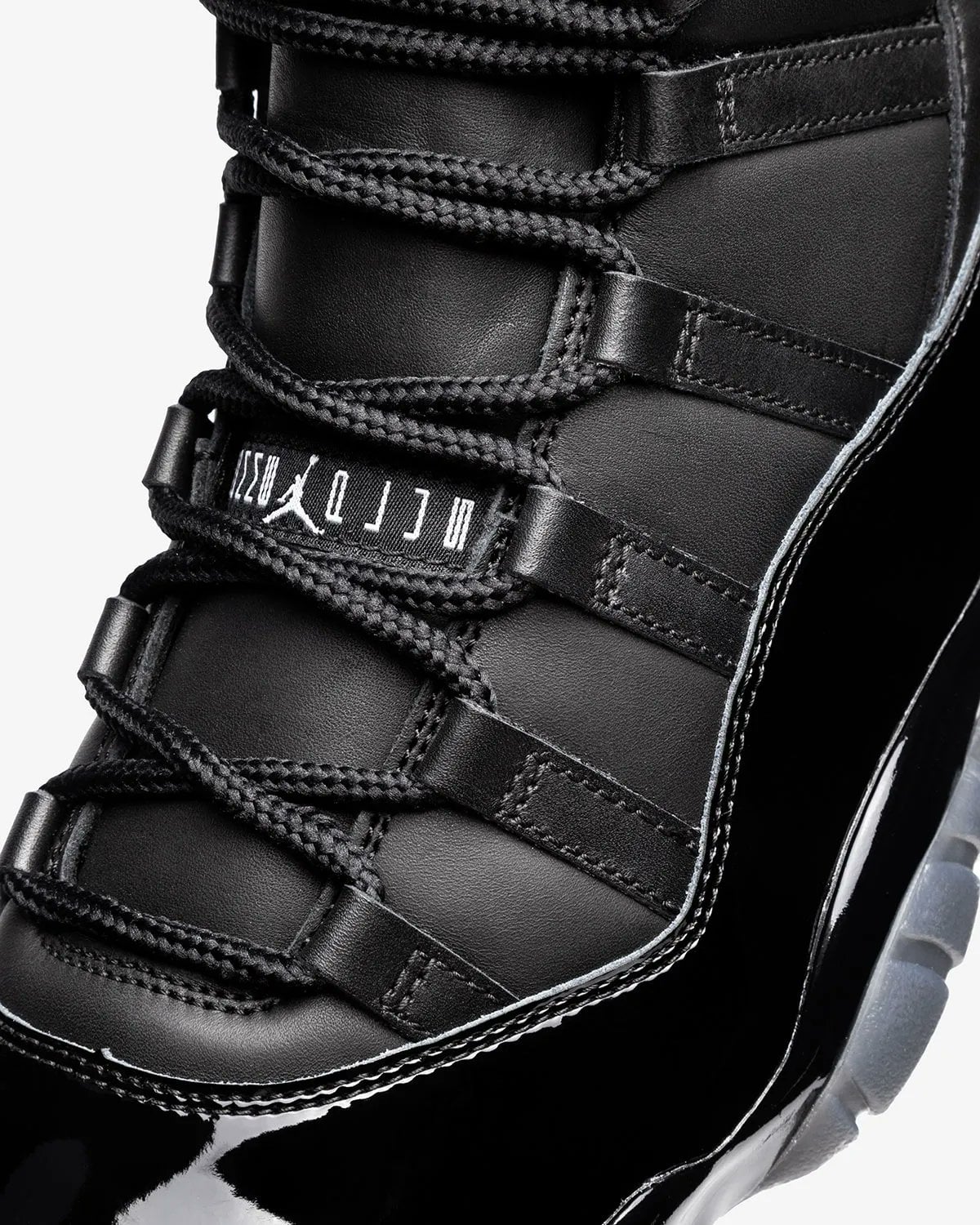 CDG × Air Jordan 11 終於要發售!黑白雙色、漆皮鞋身與販售資訊一次看