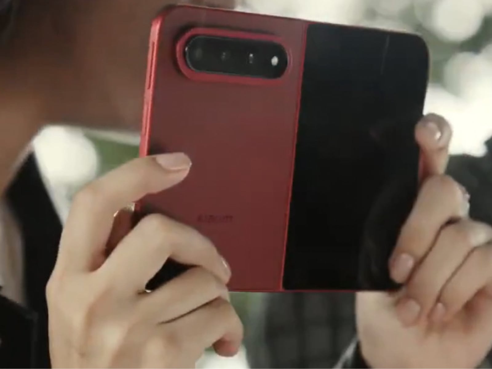 小米 Xiaomi 18 Fold 搶先蘋果發表！全新「中折疊」設計、2 億畫素徠卡鏡頭⋯規格一次看！