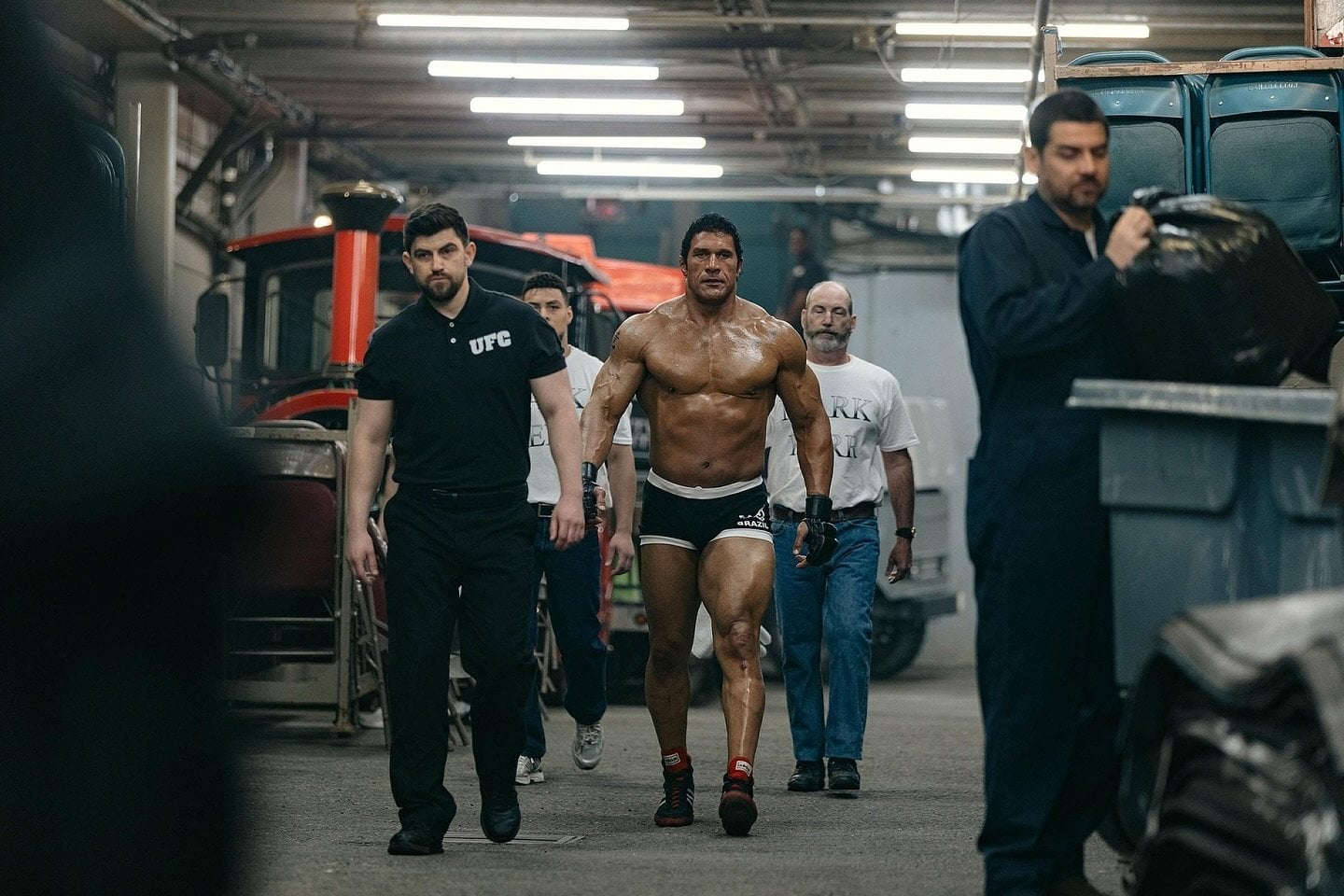 巨石強森 Dwayne Johnson《重擊人生》法國頻道首播!艾蜜莉布朗演另一半揭辛酸內幕
