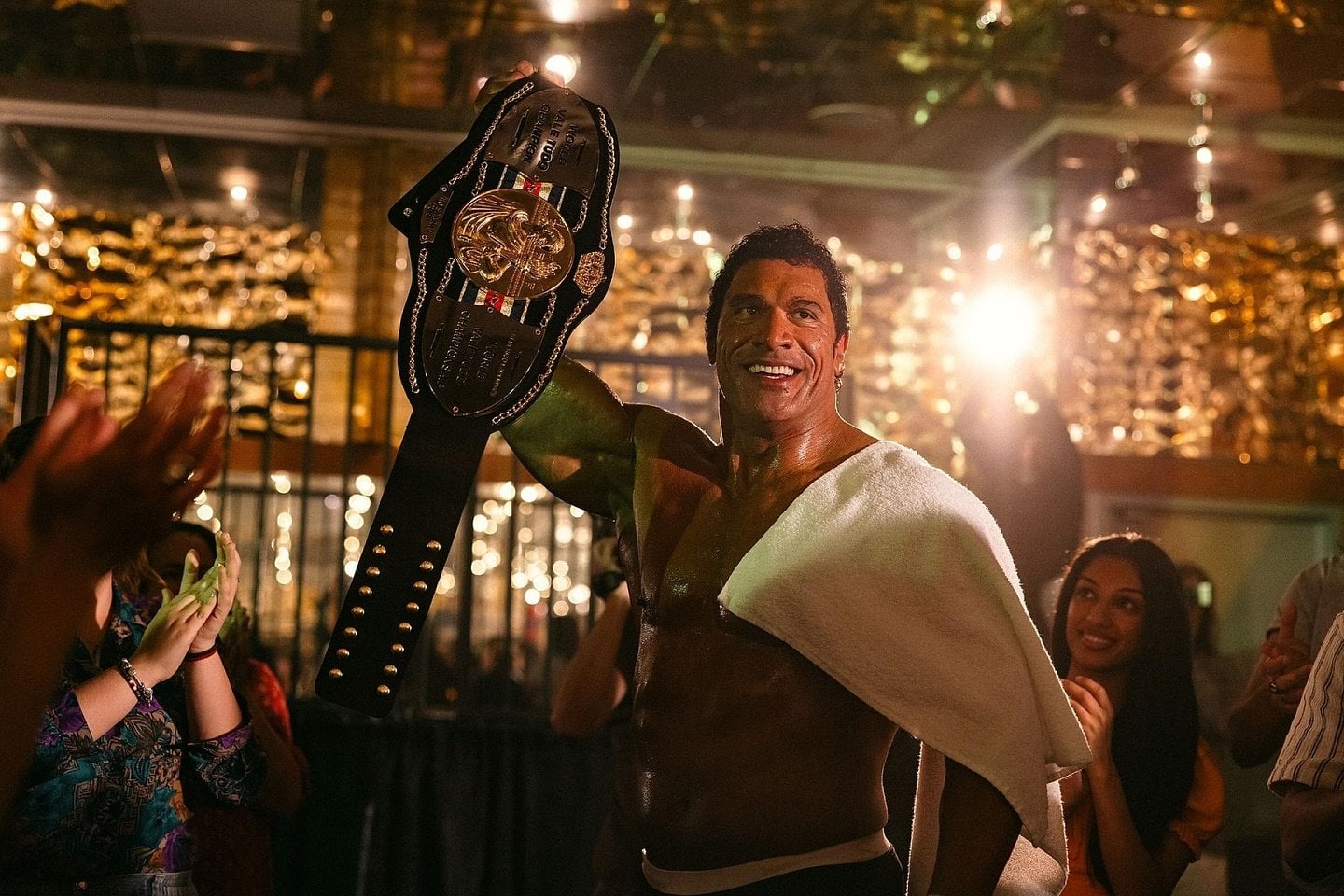 巨石強森 Dwayne Johnson《重擊人生》法國頻道首播!艾蜜莉布朗演另一半揭辛酸內幕
