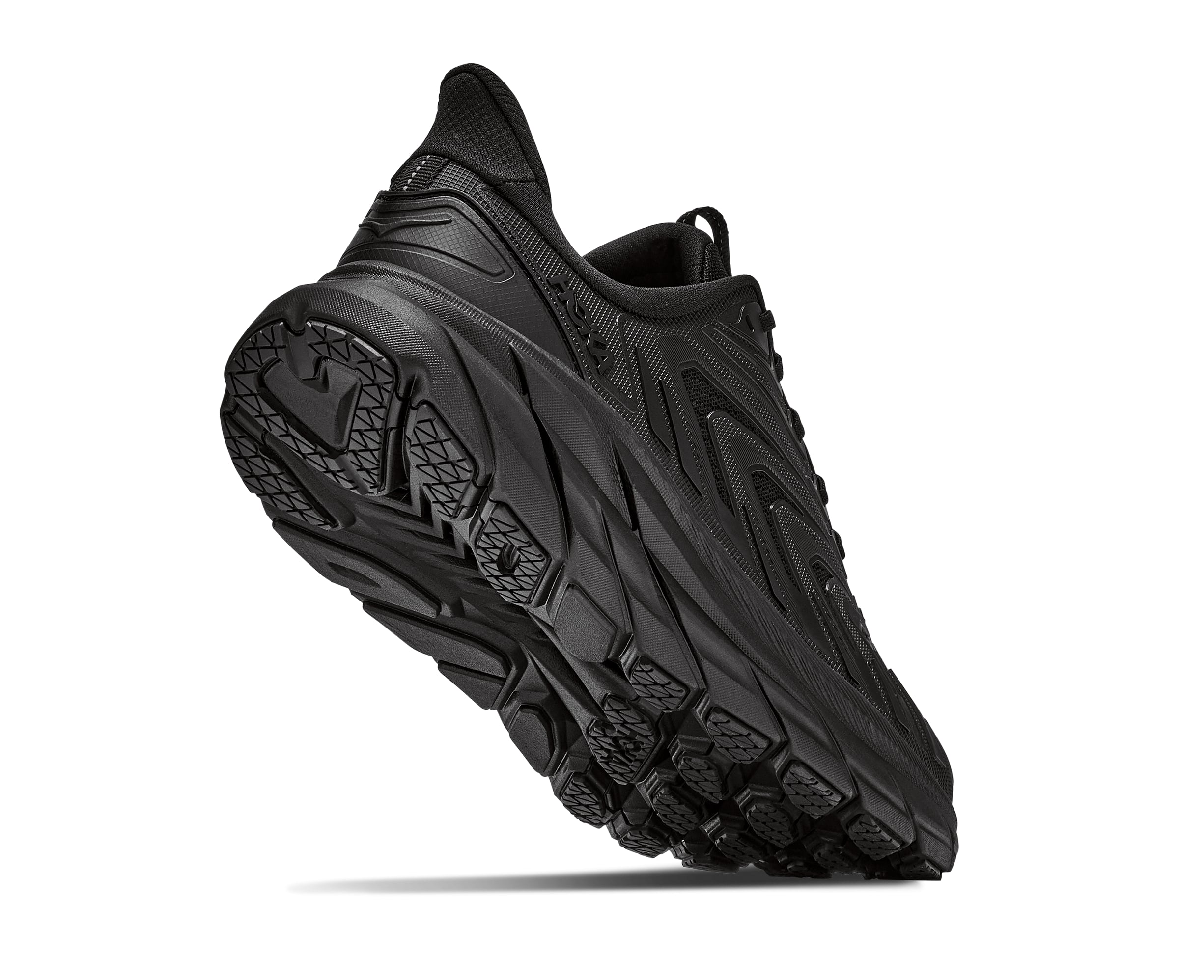 HOKA Clifton UTL 全新鞋款發表!攜手 Emma Rogue 演繹城市生活新樣貌!