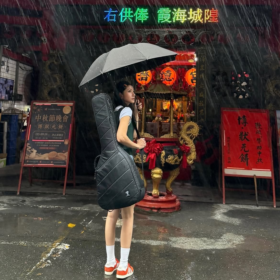 李千娜神曲《不曾回來過》點閱破1億!傳工作近乎歸零 冒雨現蹤汐止廟宇