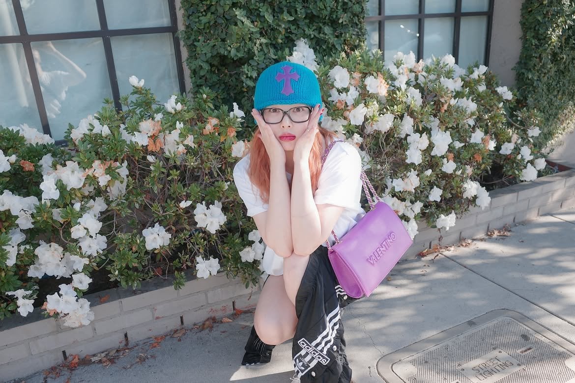 現亞♥龍俊亨洛杉磯度假親密互動曝光!情侶眼鏡、相似穿搭甜蜜爆表