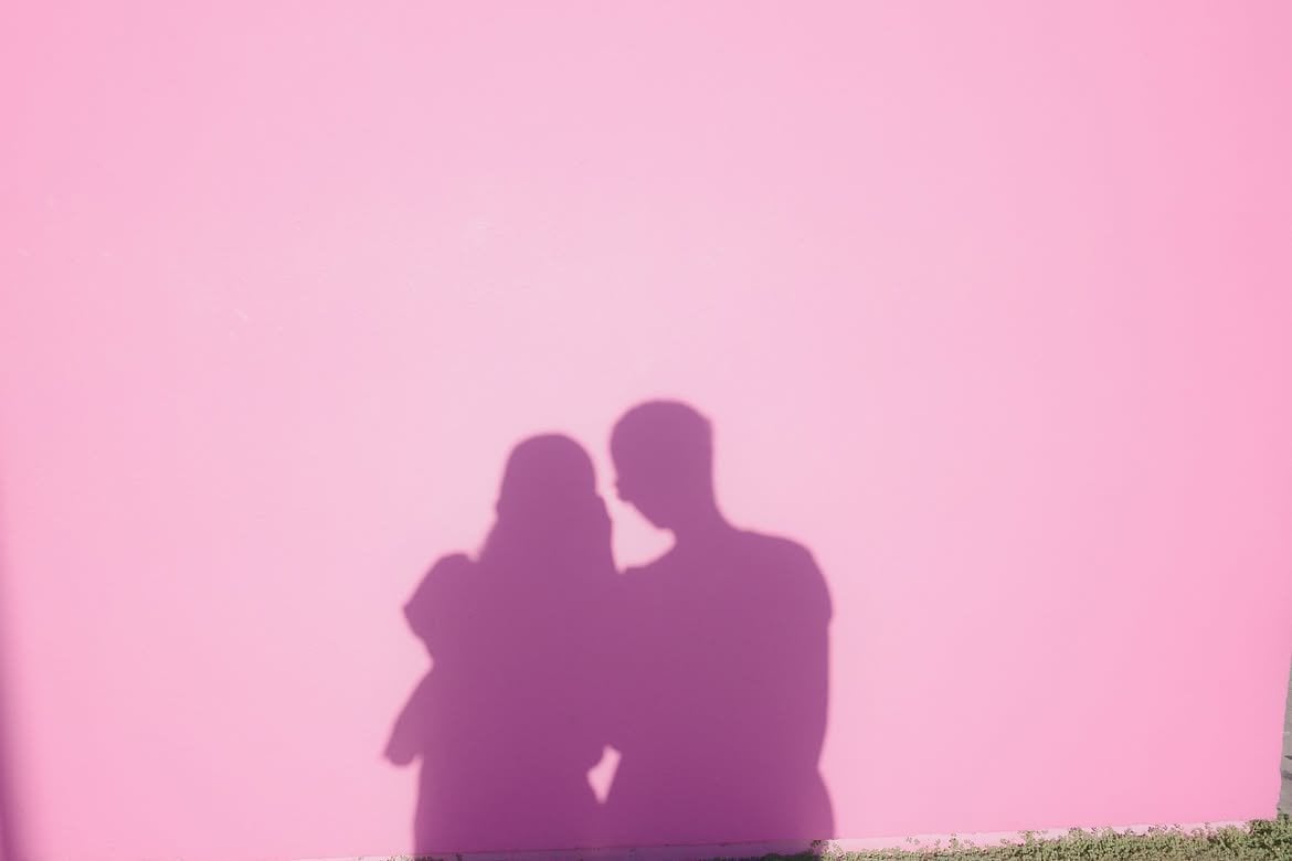 現亞♥龍俊亨洛杉磯度假親密互動曝光!情侶眼鏡、相似穿搭甜蜜爆表