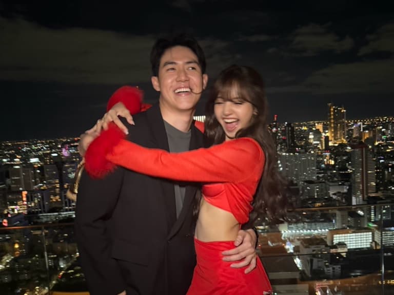 BLACKPINK Lisa IG 曬與泰國男星相擁照！深厚交情掀起討論！