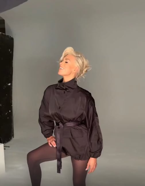 漢娜沃丁厄姆 Hannah Waddingham 52歲狀態超好!健身秘訣曝光網驚呼:不進健身房也能維持