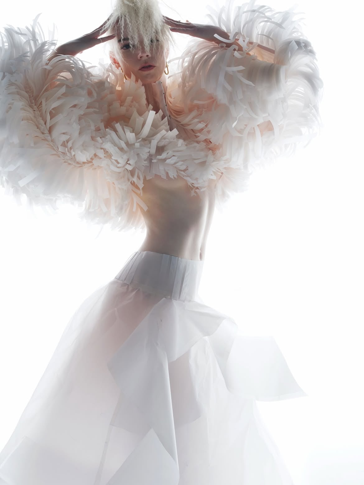# 安雅泰勒喬伊 Anya Taylor-Joy 紙感禮服美翻登V雜誌!還被曝將加盟《魔戒》新片!