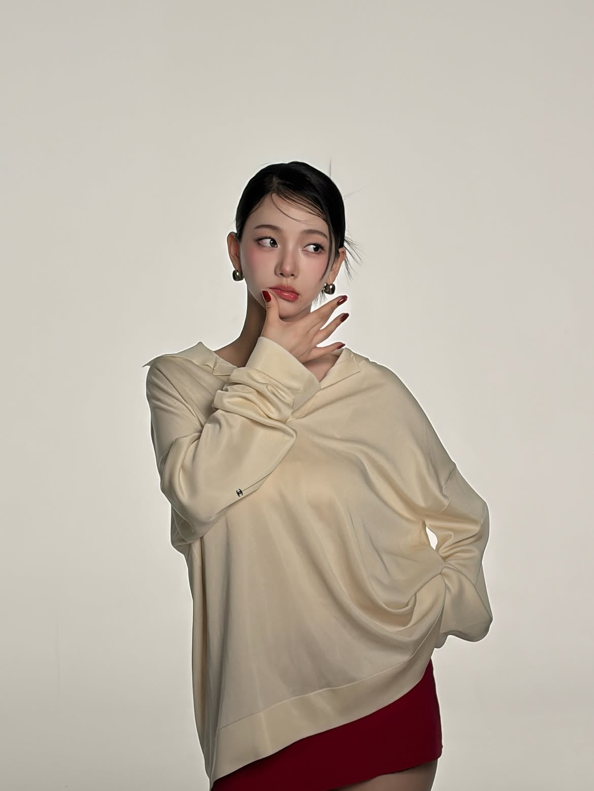 Karina未修圖短褲照曝光!才被酸「腿太粗」網友神反轉讚蜜大腿