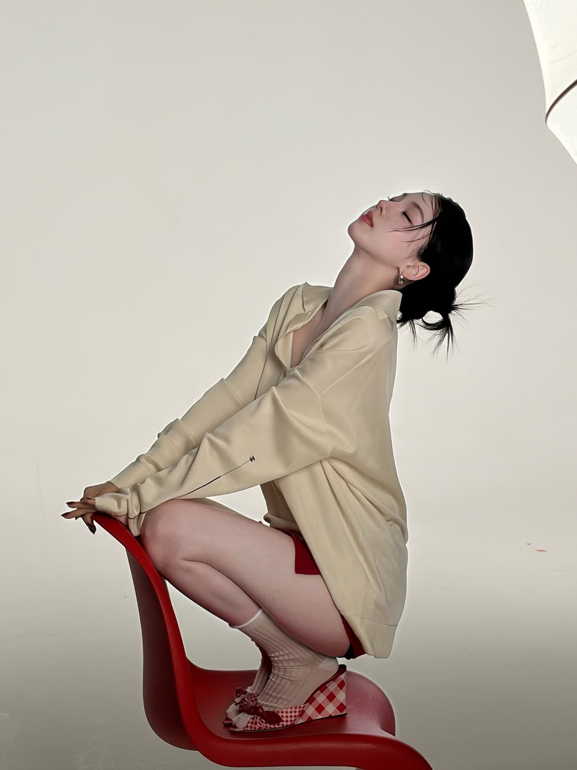 Karina未修圖短褲照曝光!才被酸「腿太粗」網友神反轉讚蜜大腿