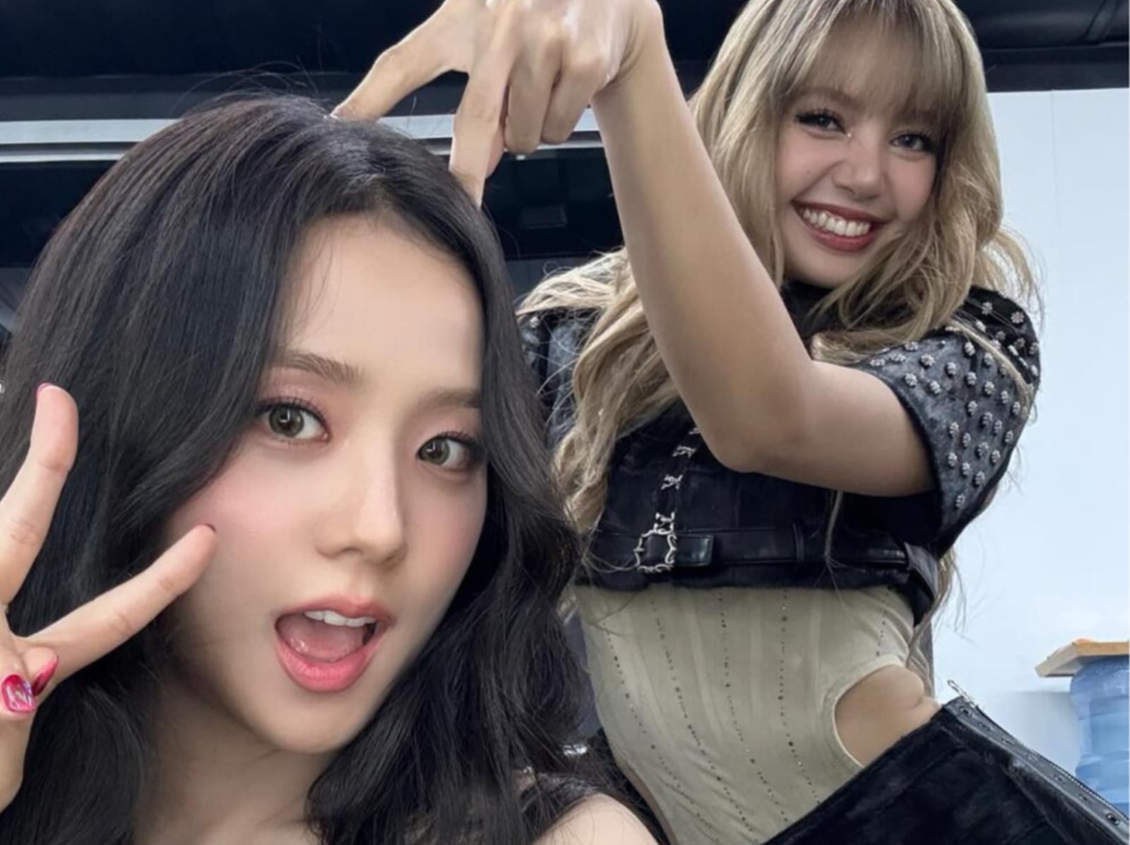 BLACKPINK Lisa 曝 Jisoo 練習生時期暖舉！更驚喜透露合體動向！