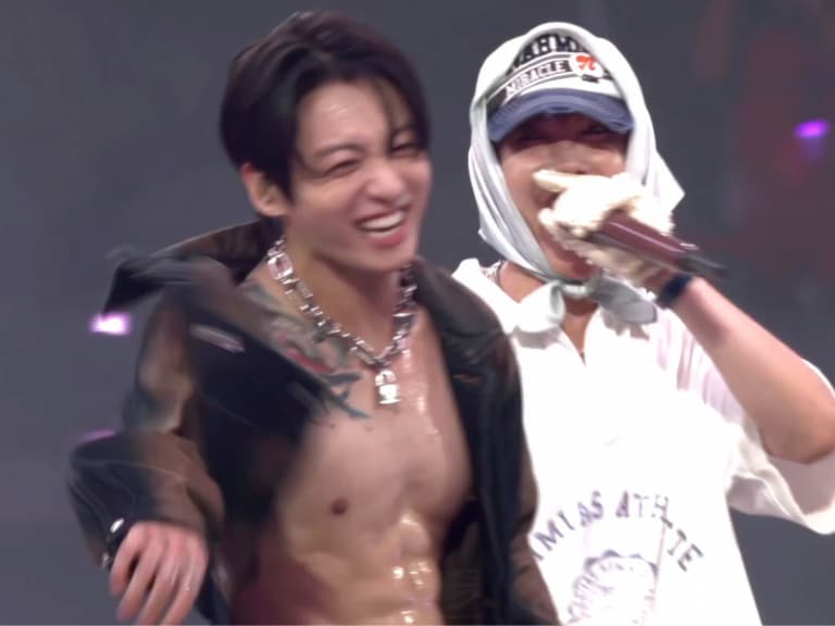 BTS 田柾國演唱會脫衣秀腹肌！小賈斯汀轉發助攻，粉絲嗨：「高雄場可以比照嗎？」
