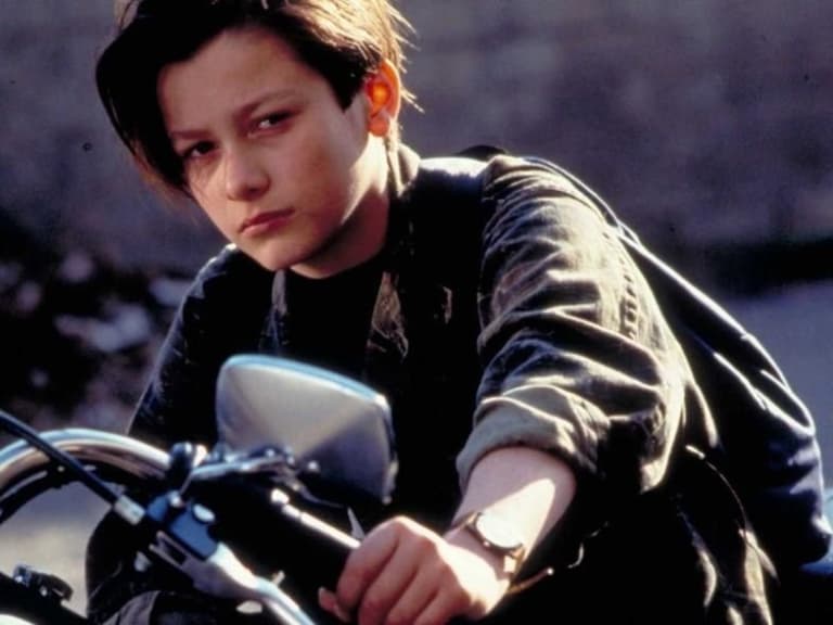 《魔鬼終結者 2》童星愛德華費朗 Edward Furlong 現況曝光！回首 13 歲一夕爆紅坦言：「很不容易！」
