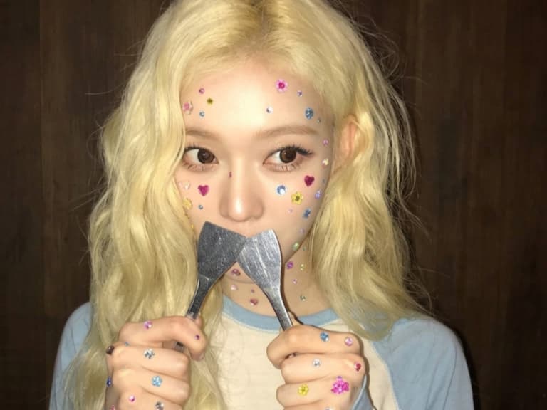 Bedazzling 水鑽風怎麼生成？Gen Z 最新玩法曝光，AI 指令、方法一次看！