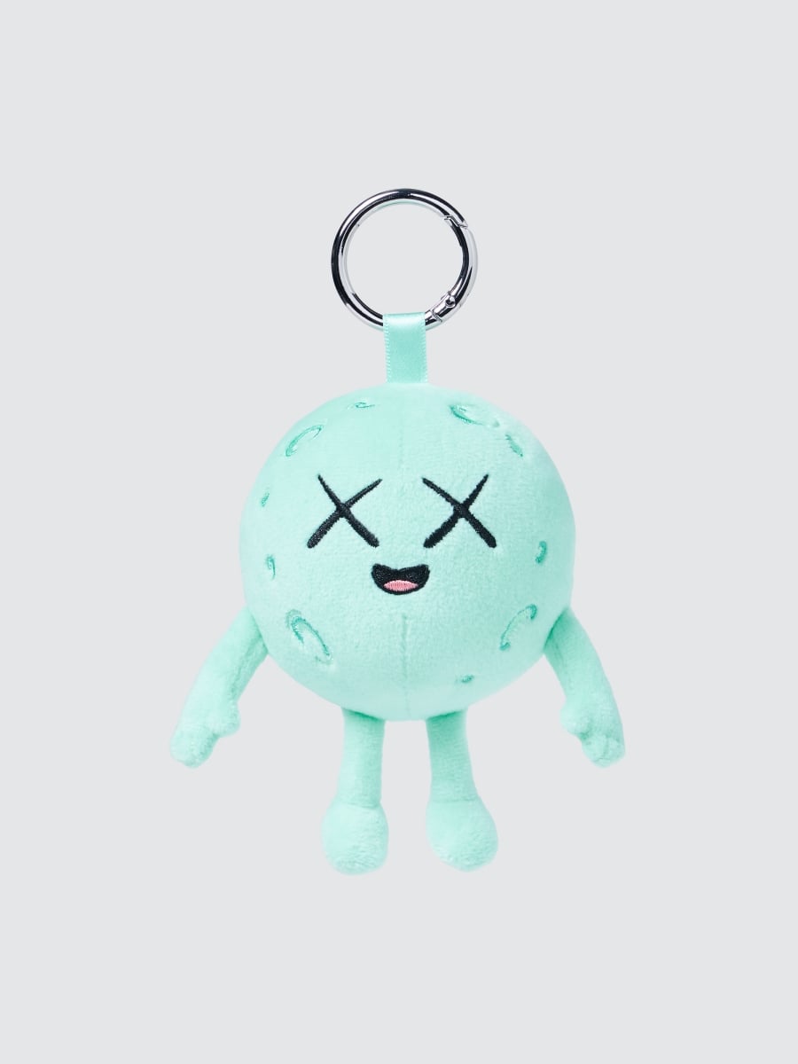 KAWS × UNIQLO 最新聯名「KAWS UNIVERSE」登場!三大全新角色、首款絨毛吊飾一次看