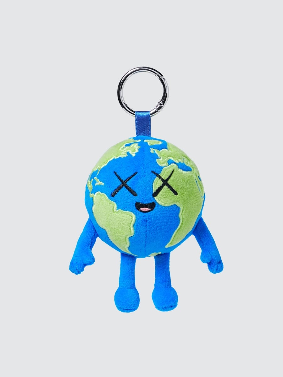 KAWS × UNIQLO 最新聯名「KAWS UNIVERSE」登場!三大全新角色、首款絨毛吊飾一次看