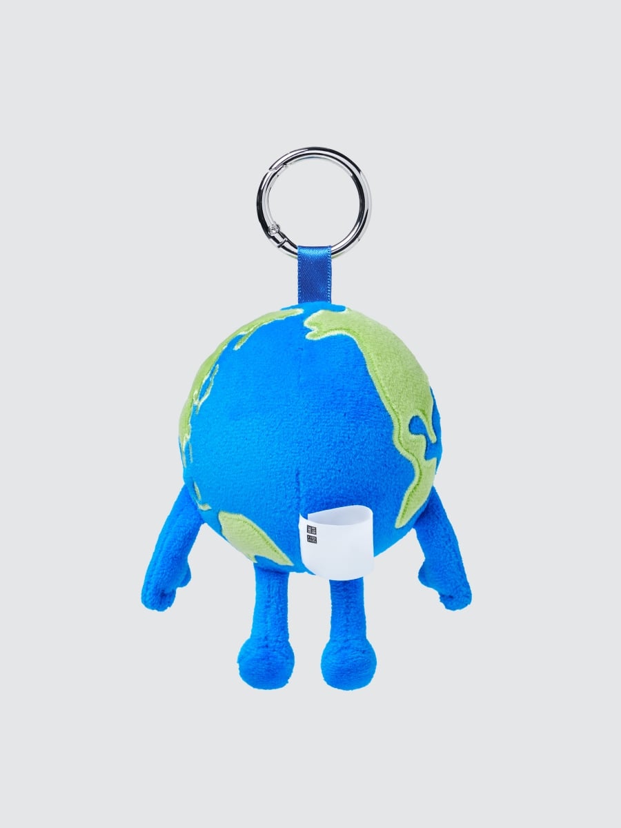 KAWS × UNIQLO 最新聯名「KAWS UNIVERSE」登場!三大全新角色、首款絨毛吊飾一次看
