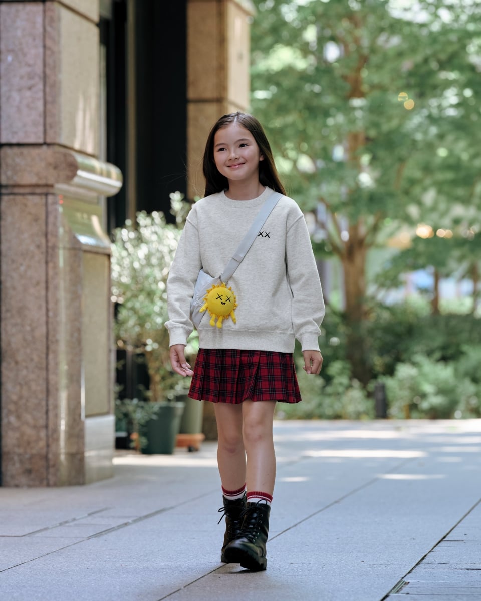 KAWS × UNIQLO 最新聯名「KAWS UNIVERSE」登場!三大全新角色、首款絨毛吊飾一次看