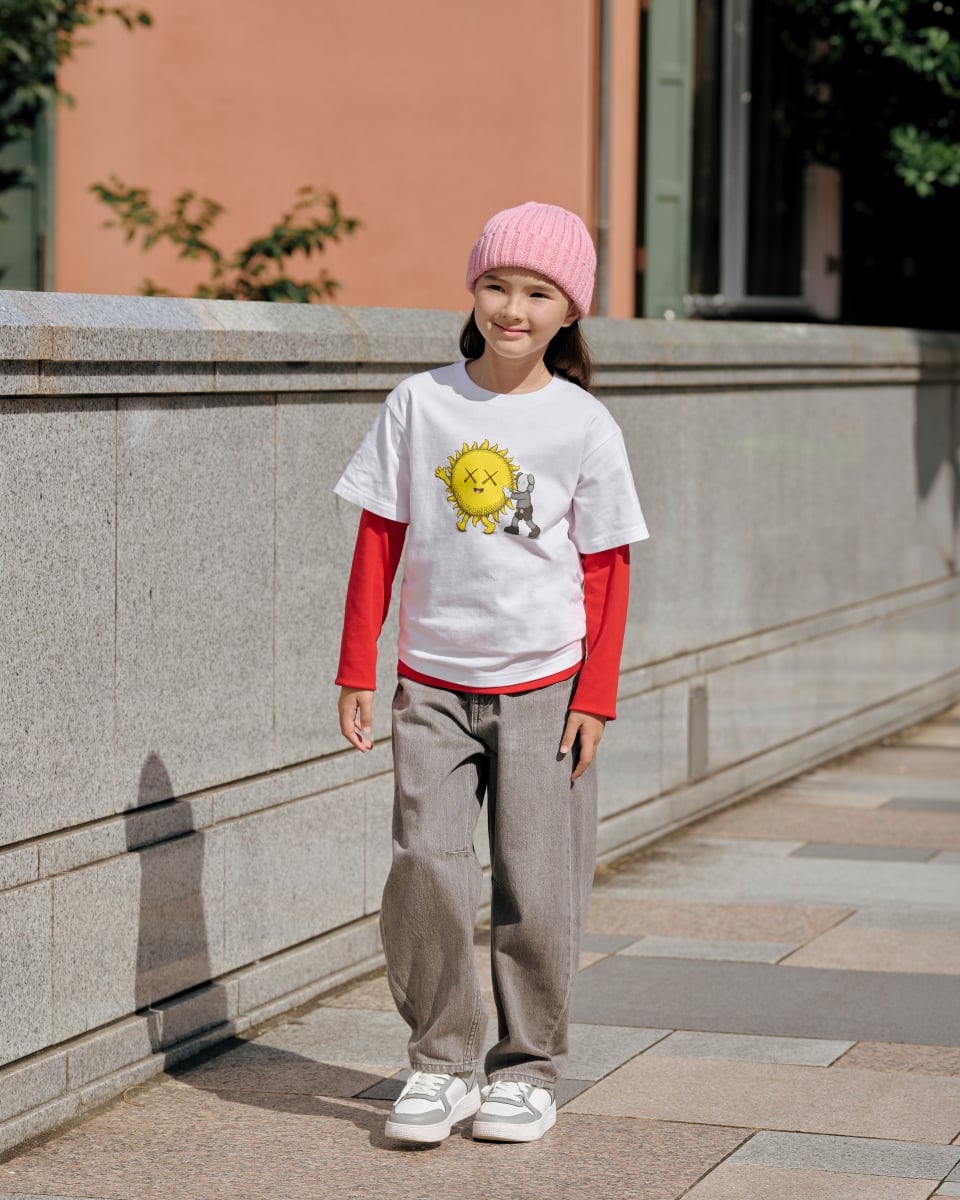 KAWS × UNIQLO 最新聯名「KAWS UNIVERSE」登場!三大全新角色、首款絨毛吊飾一次看