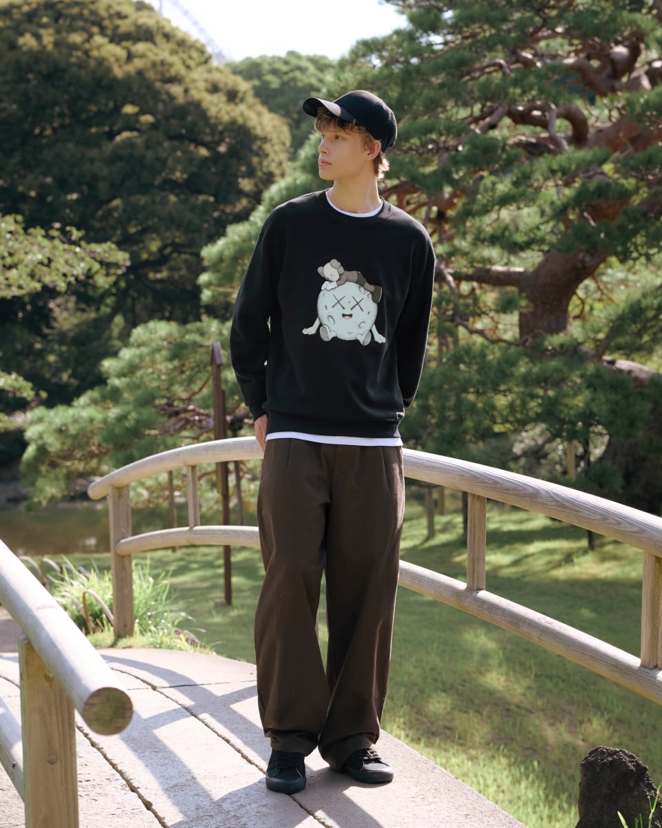 KAWS × UNIQLO 最新聯名「KAWS UNIVERSE」登場!三大全新角色、首款絨毛吊飾一次看