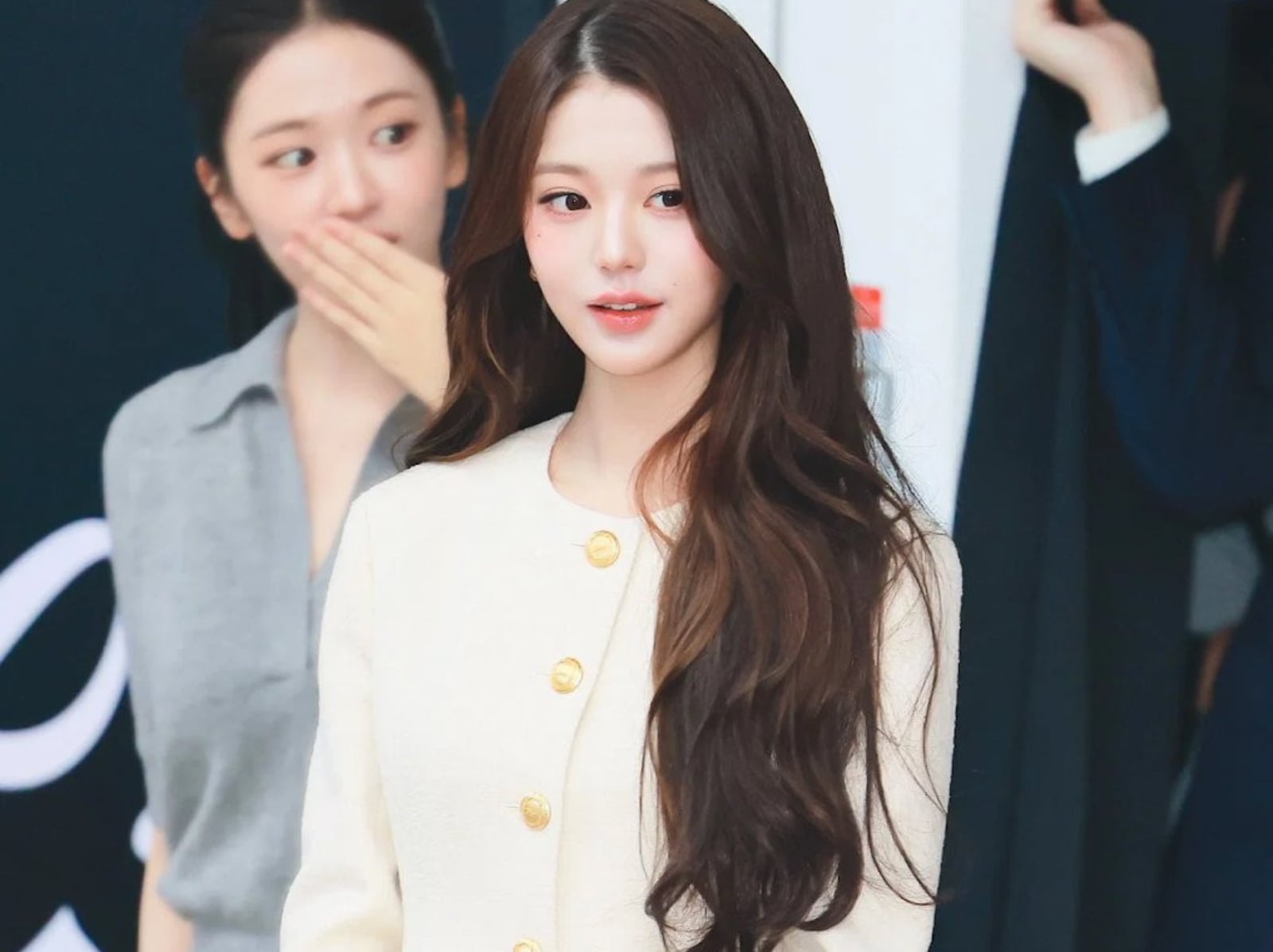 IVE 張員瑛身高 173 全套 Dior 造型亮相！引網猜測：「人間 Miu Miu 要跳槽了！？」