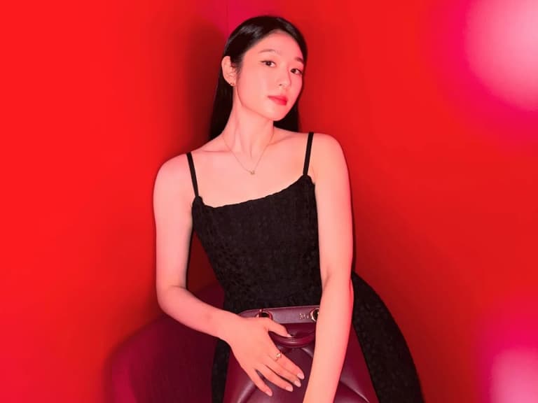 金妍兒出席活動穿寬鬆裙遭疑懷孕！經紀公司火速回應：「完全不是事實！」