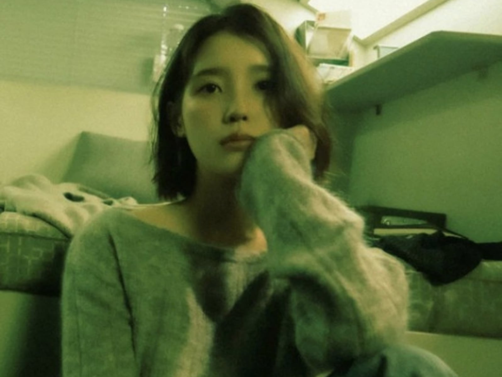 李鐘奭、IU 分手後近況曝光！男方夏威夷度假，IU 全新短髮造型宣傳新歌！