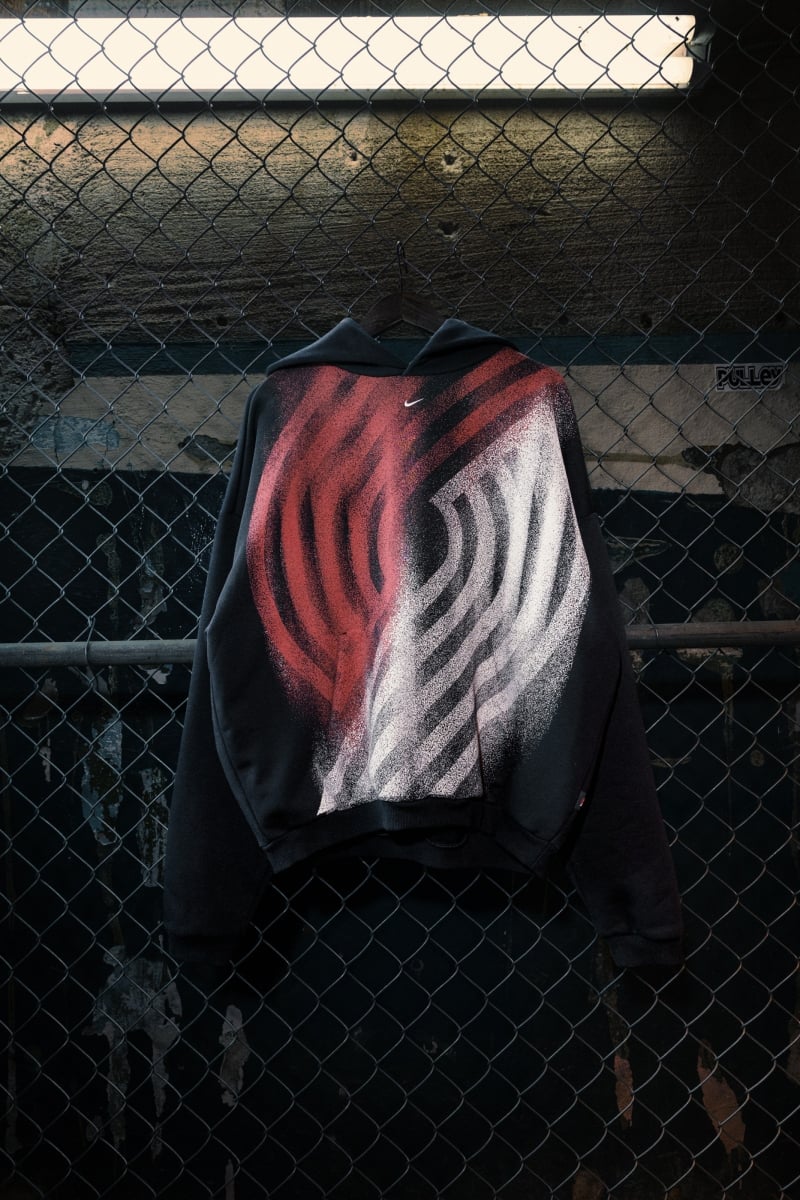 NBA/Nike 聯手 NBA 推出街頭新裝備!變奏大 Logo、寬鬆版型⋯30 支球隊球迷都能穿到!