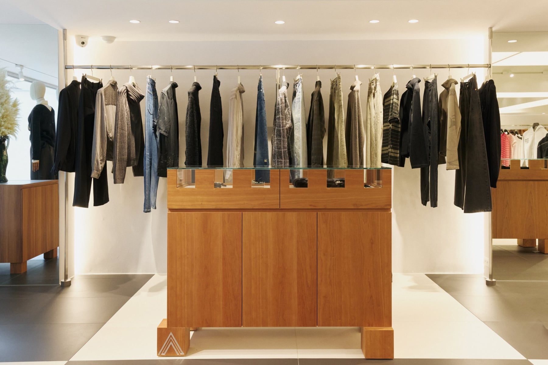 OUR LEGACY x ARTIFACTS 敦南旗艦店 Just Clothes 期間限定櫥窗!瑞典時裝品牌將巴黎展間氛圍直接搬進台北!